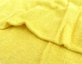 Bavlnená wellness osuška v sýto žltej farbe a rozmere 100 x 150 cm je dokonalým spoločníkom po sprchovaní alebo plávaní.