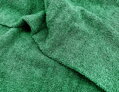 Bavlnená wellness osuška v tmavo zelenej farbe a rozmere 100 x 150 cm je dokonalým spoločníkom po sprchovaní alebo plávaní.