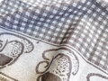 Sada 3 žakárových utierok ZINA Cups zo 100 % egyptskej bavlny s gramážou 270 g/m². Hebké, vysoko savé a bez zanechávania vlákien. Rozmer 50 × 70 cm.