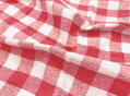 Kvalitná bavlnená utierka KARINA Red v bielo-červenom károvanom prevedení.