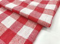Kvalitná bavlnená utierka KARINA Red v bielo-červenom károvanom prevedení zo 100% bavlny.