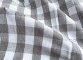 Kvalitná bavlnená utierka SONIJA v bielo-sivom károvanom dizajne.