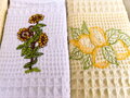 Set 3 vaflových kuchynských utierok VELINA Fruits 40 x 60 cm s elegantnou výšivkou. 100 % bavlna, praktické prevedenie a dekoratívne darčekové balenie.